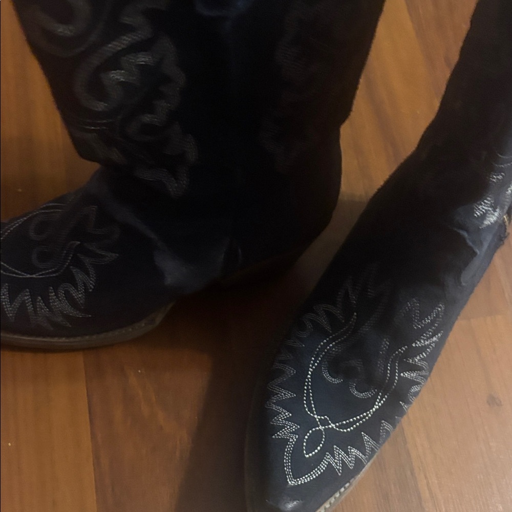 Elegant Black Embroidered Heeled Boots